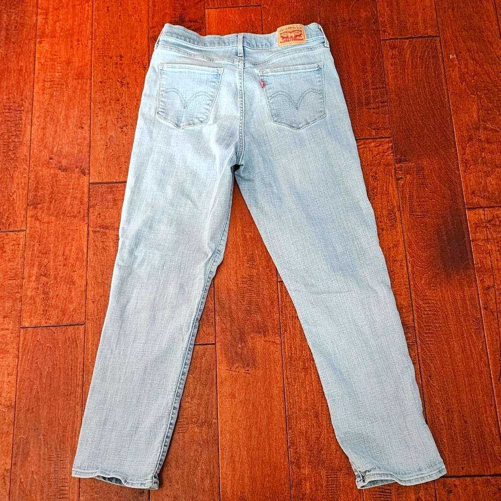 Womens Levis